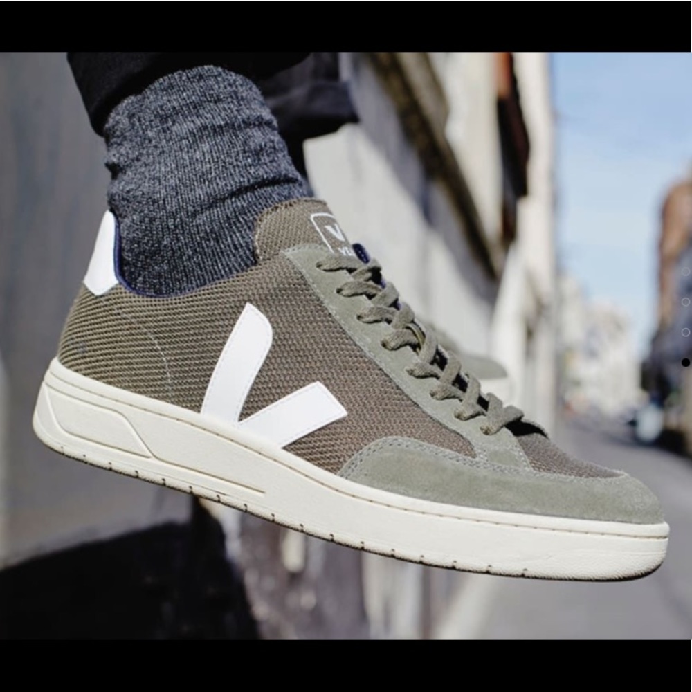 Veja V-12 B-Mesh Olive Green/White 41EU/10US New in Box